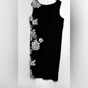 New no tags women dress, back zipper, knee length 45”, size 18W